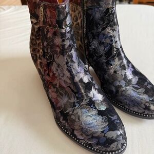 L’Artiste spring step Dessalynn leather bootie